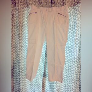 Chico’s size 2.5 (14) Rollable White Crops